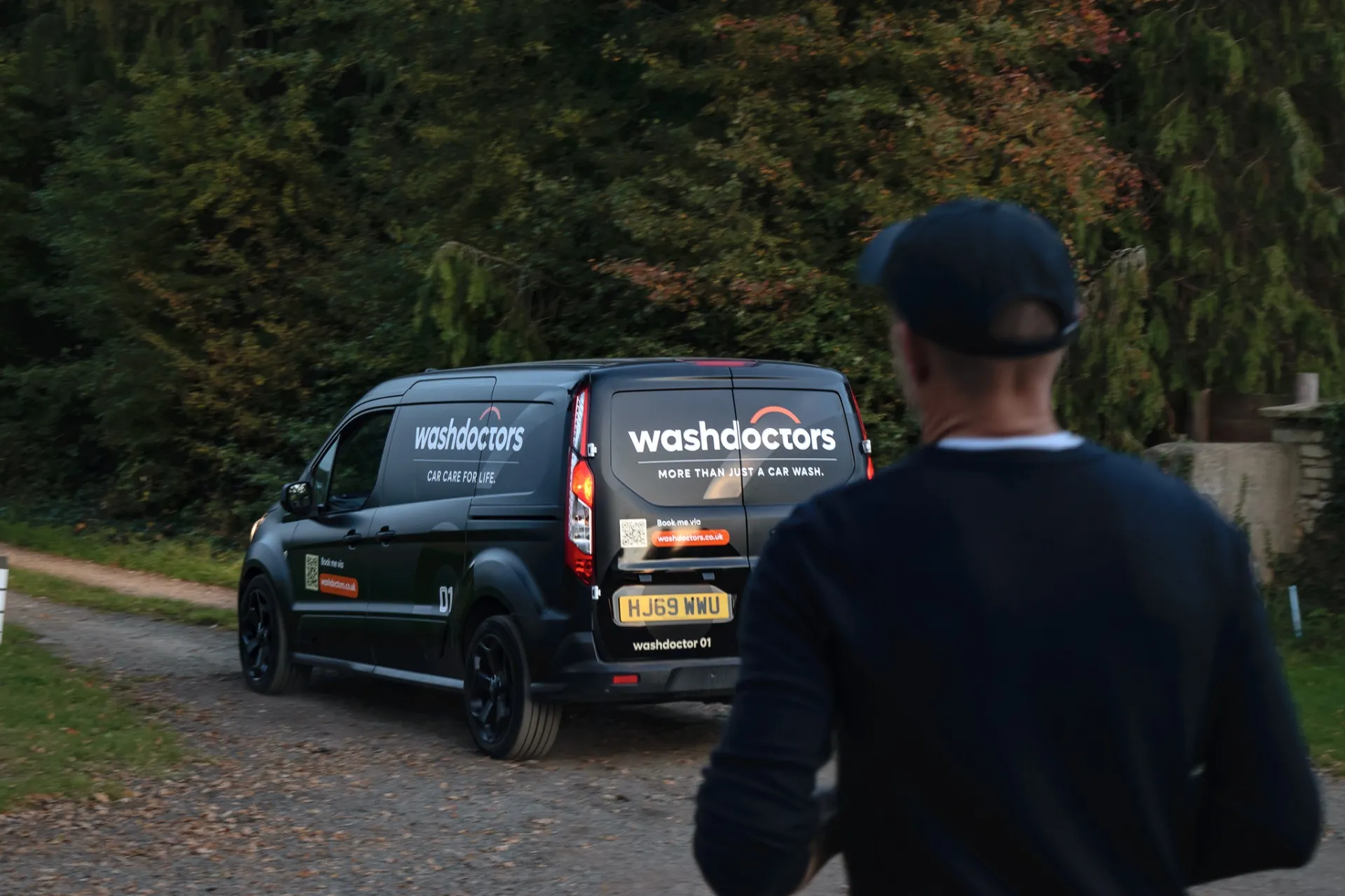 WashDoctors van foaming a Land Rover Defender on a London street